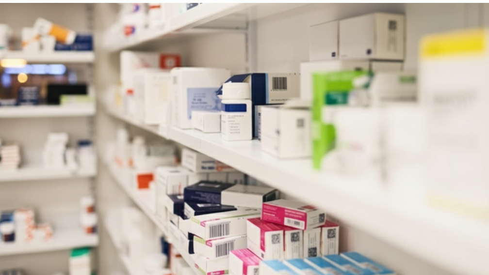 Уряд знижує ціни на ліки: що зміниться в аптеках та на АЗС