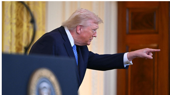 Трамп надіслав жорсткий сигнал Зеленському: у нього нічого немає, поки я не схвалю!