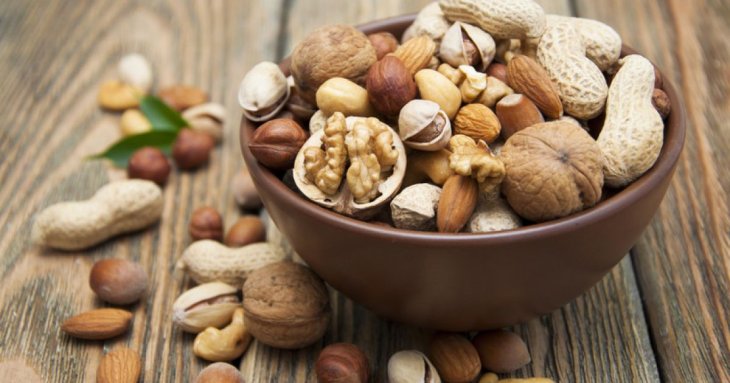 Як&nbsp;знизити холестерин без ліків: лікарі назвали 4&nbsp;види перекусів, що&nbsp;рятують судини