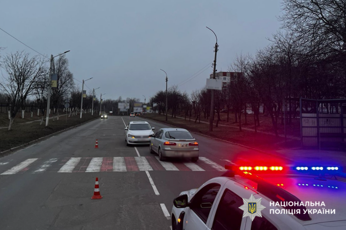 В Умані літній водій легковика скоїв наїзд на жінку, яка перебувала на пішохідному переході