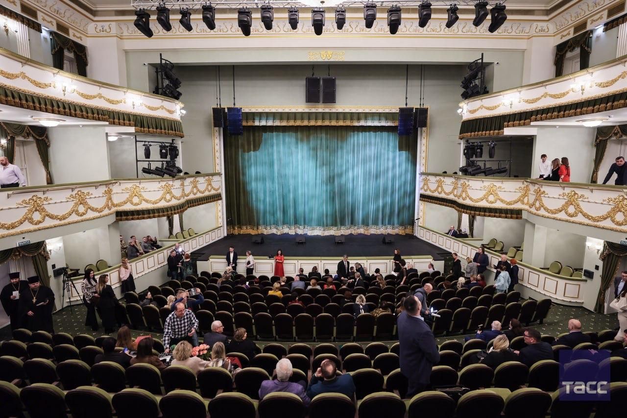 \"Рештки тіл залили бетоном\": у Маріуполі росіяни цинічно відкрили новий драмтеатр 