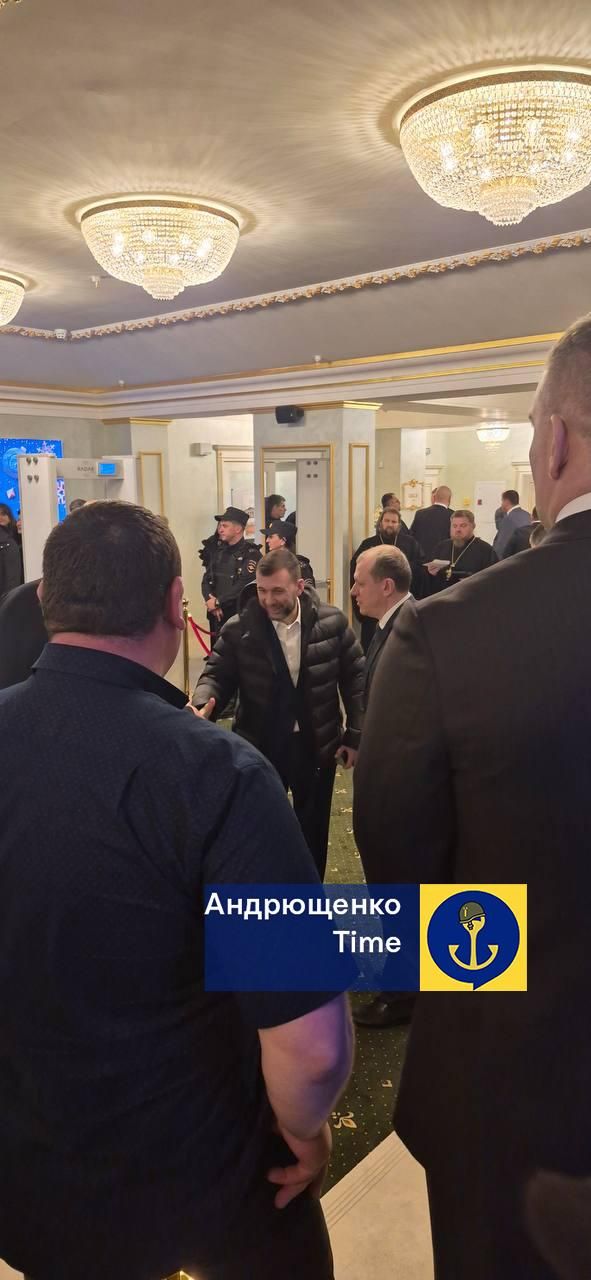 \"Рештки тіл залили бетоном\": у Маріуполі росіяни цинічно відкрили новий драмтеатр 