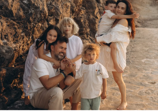 Тімур Мірошниченко порадів першій поїздці прийомної дочки на човні та реакції на черепах. Відео