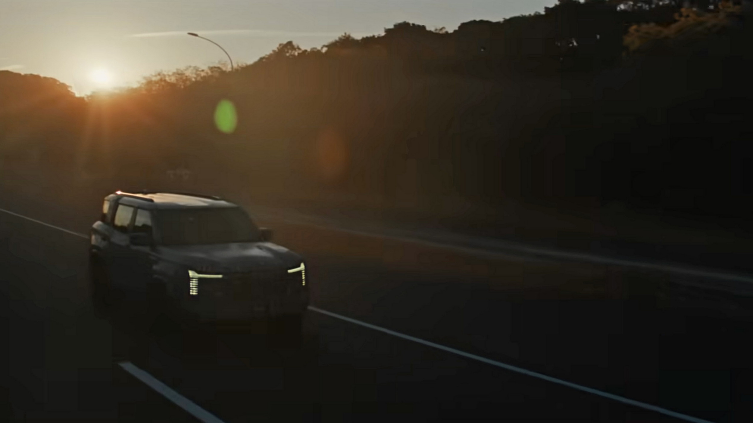 Mitsubishi натякає на відродження легендарного Pajero: загадковий тизер у новому відео - фото 3