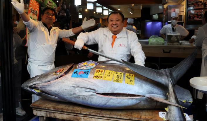 На аукціоні гігантського блакитного тунця продали за рекордні 3,2 мільйони доларів