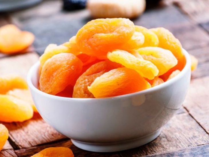 Позитивно впливає на організм: 10 корисних властивостей кураги