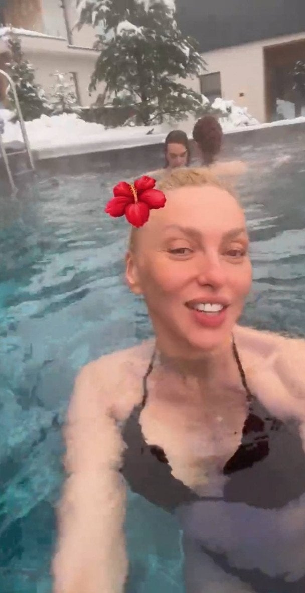 Оля Полякова з&nbsp;донькою та&nbsp;зятем у&nbsp;Буковелі / &copy; instagram.com/polyakovamusic