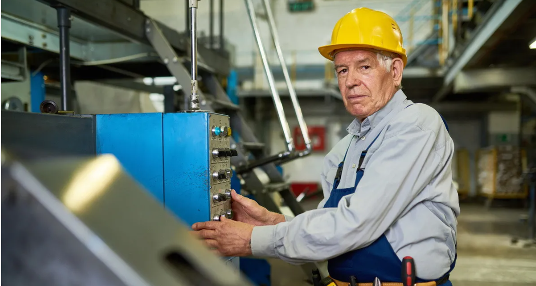 МВФ визначився з підвищенням пенсійного віку в Україні: що реально вимагає міжнародний кредитор