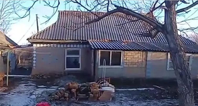 Жінка купила хату в селі за 800 доларів: як відновлюють дім, який роками стояв без господаря 