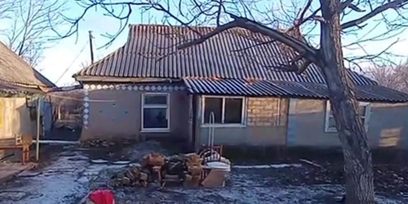 Жінка купила хату в селі за 800 доларів