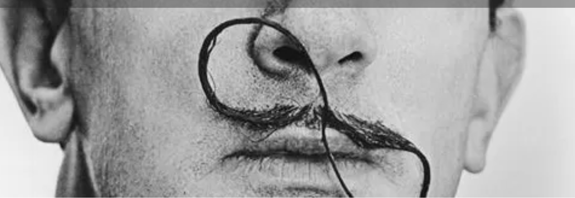 Сальвадор Далі та його вуса, звернені в небо