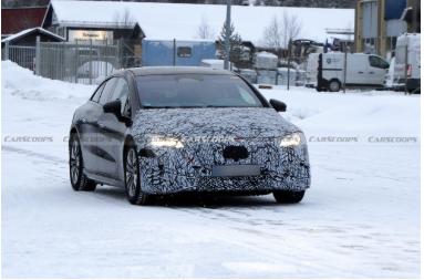 Mercedes готує масштабне оновлення для EQS: 800-вольтова система та «зоряна» оптика