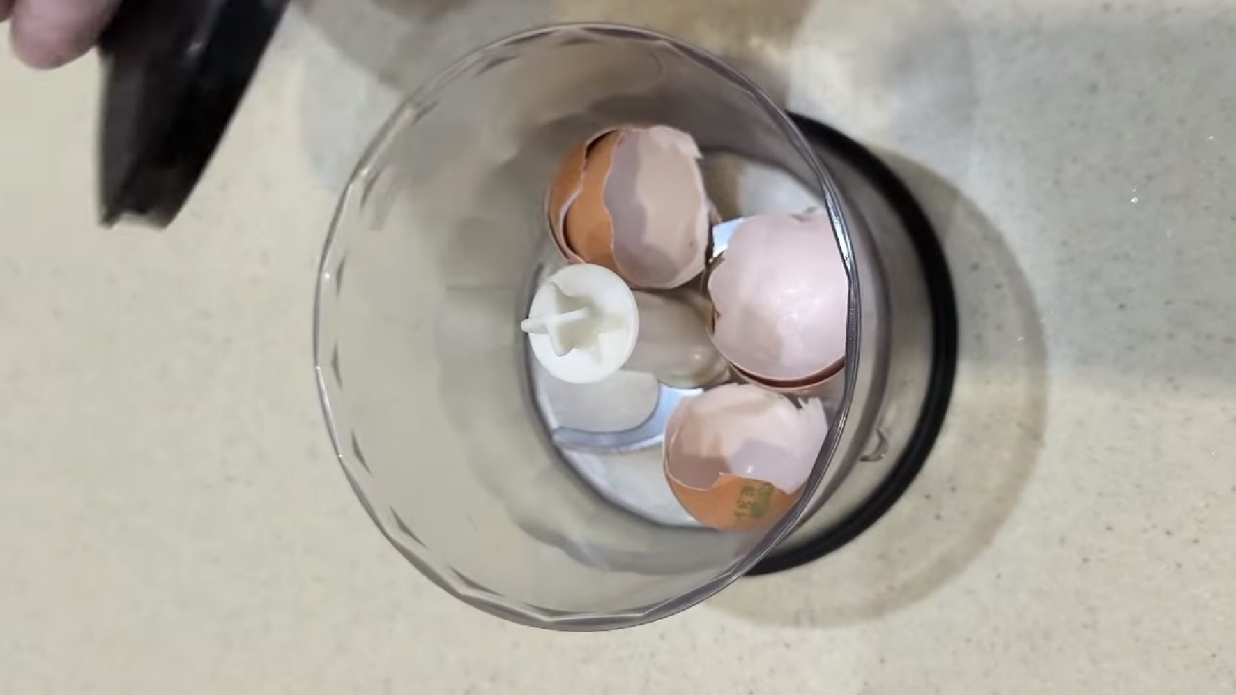 Господині розповіли, як заточити леза у блендері та при цьому їх не виймати