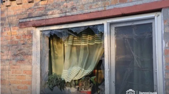 Російська атака пошкодила 12 будинків у Запоріжжі (фото)