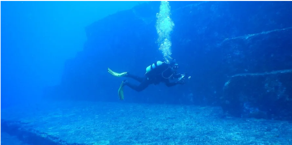 Японська Атлантида. Вчені розкрили таємницю підводних пірамід острова Йонагуні