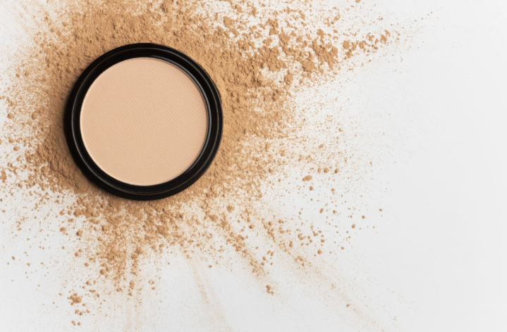 Как выбрать пудру для лица и добиться аккуратного макияжа