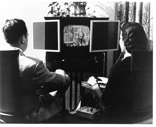 Інший варіант перегляду Duoscopic: через поляризаційні панелі на стійках