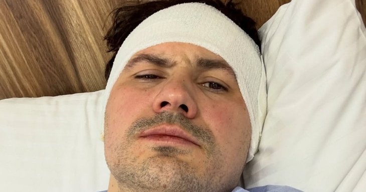 Женя Кот переніс операцію і показався в лікарні з перев'язаною головою