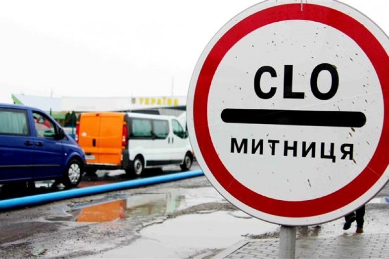 «По 3 тисячі євро з машини». НАБУ і САП викрили на хабарях екскерівника ДПСУ Дейнека