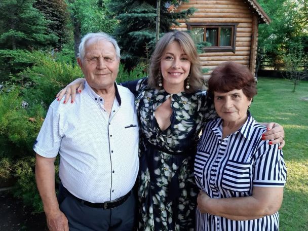 Олена Кравець з&nbsp;батьками / &copy; instagram.com/lennykravets