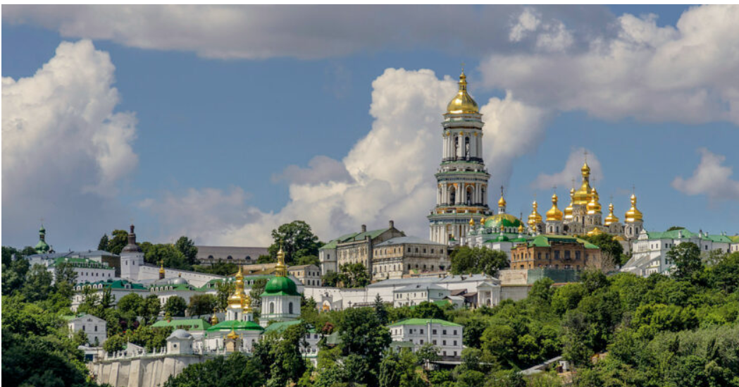 У Києві атака рф вперше з часів Другої світової пошкодила Печерську лавру