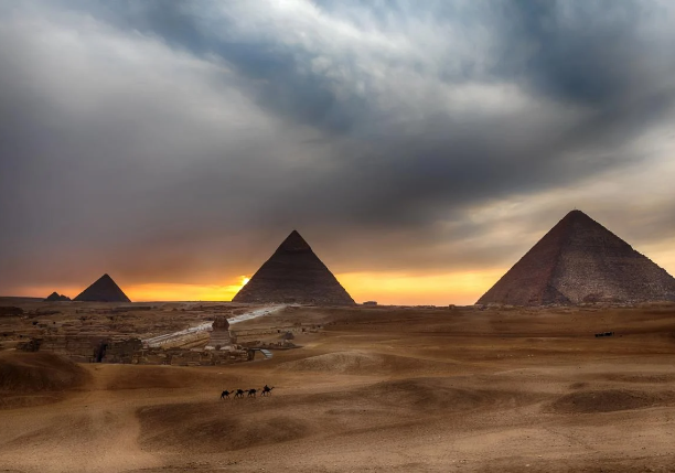 Туристи, які зайшли всередину єгипетських пірамід, одразу пошкодували про це: яка причина