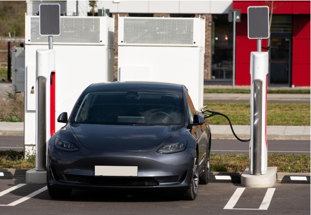 Електрокар більше не вигідніший за бензинове авто: зарядка "електричок" різко подорожчала