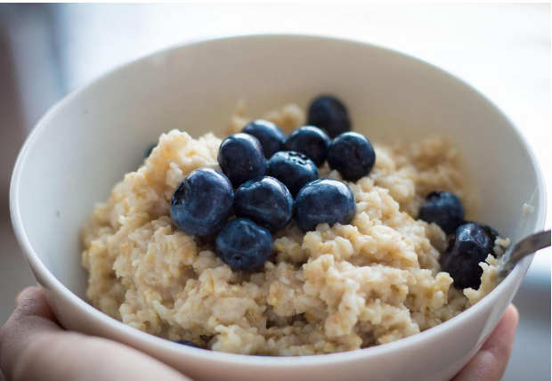 Чи впливає вживання вівсянки щодня на рівень холестерину: лікарі дали відповідь