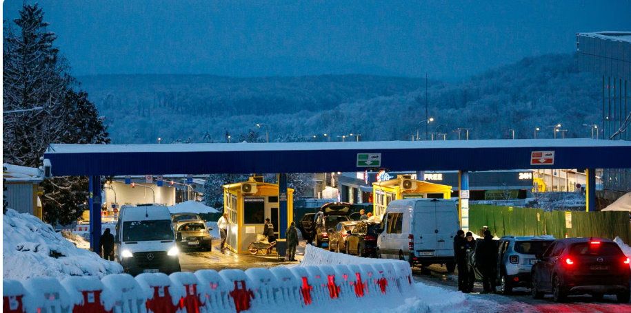 Ідеальний час для поїздок — черги на кордоні України