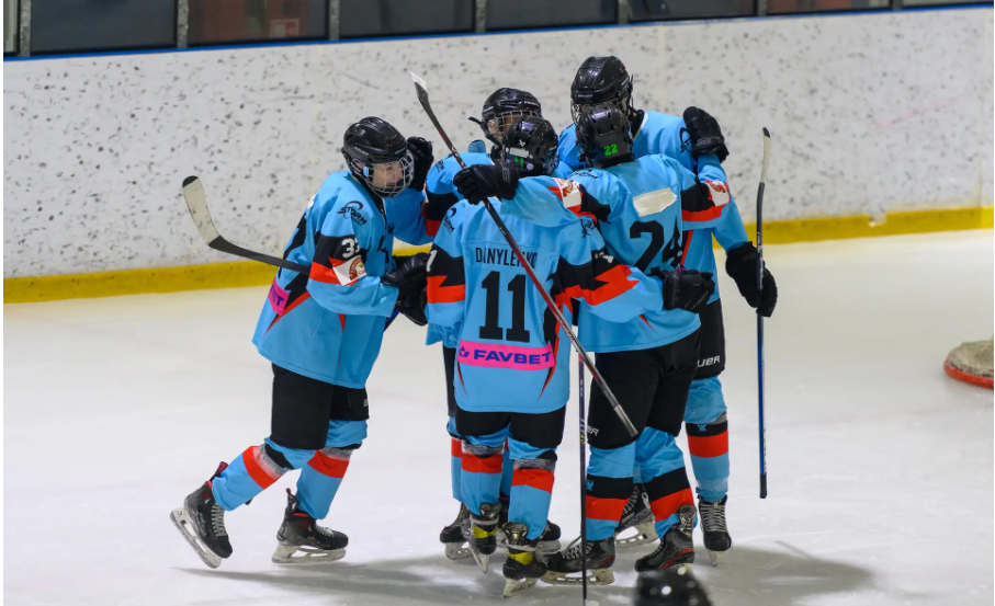 Хет-трик Ратушного допоміг Шторму перемогти Крижинку-Кепіталз