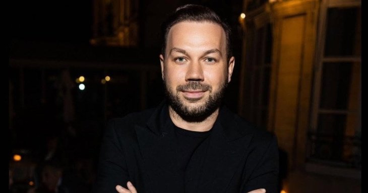 Андре Тан показав знищений вщент його магазин в Херсоні після влучання ворожого 