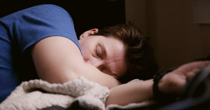 Сон без подушки знижує ризик небезпечної хвороби&nbsp;&mdash; дослідження