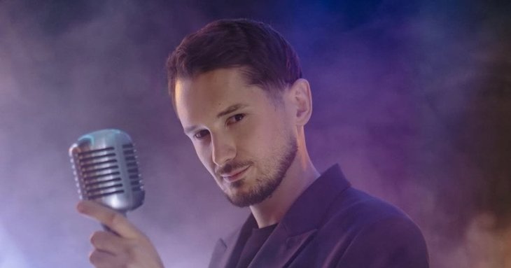 Відомий український співак приголомшив схудненням на 30 кіло заради дівчини: 