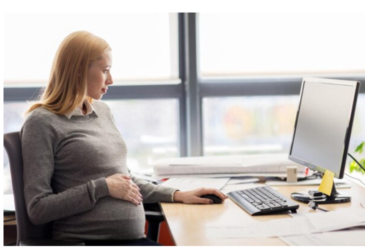 Трудові гарантії для вагітних: як роботодавцю діяти при завершенні строкового договор