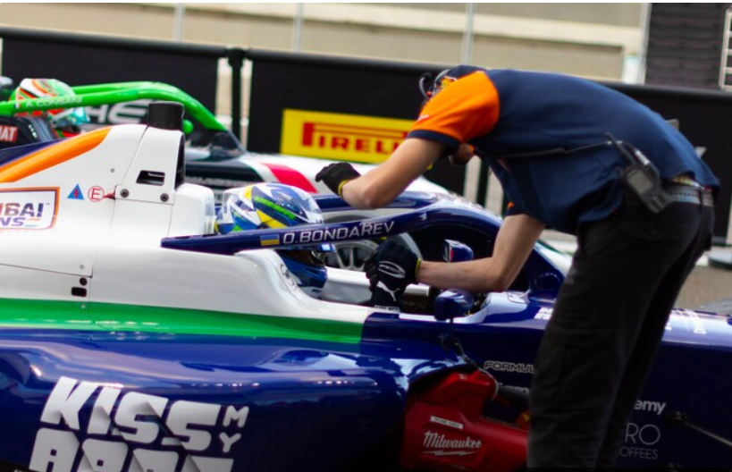 Формула-4. Бондарев у перегонах UAE4. Дивитися онлайн LIVE