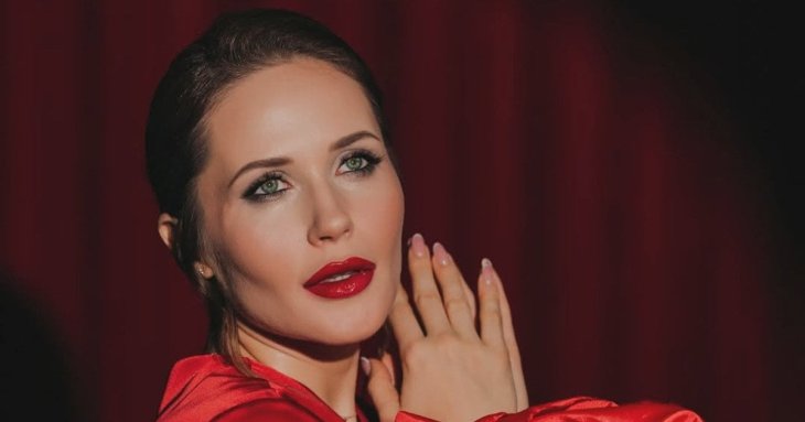 Наталка Денисенко в&nbsp;сукні з&nbsp;високим розрізом знялась у&nbsp;романтичному фотосеті з&nbsp;новим коханим