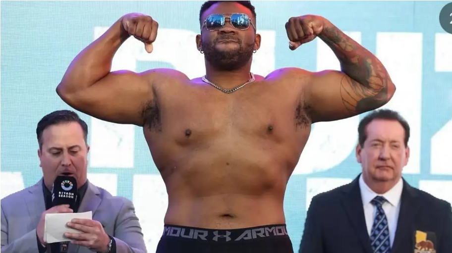 Американець, який кидав виклик Усику, здобув перемогу неймовірною ціною – втратив волосся у ринзі (ВІДЕО)