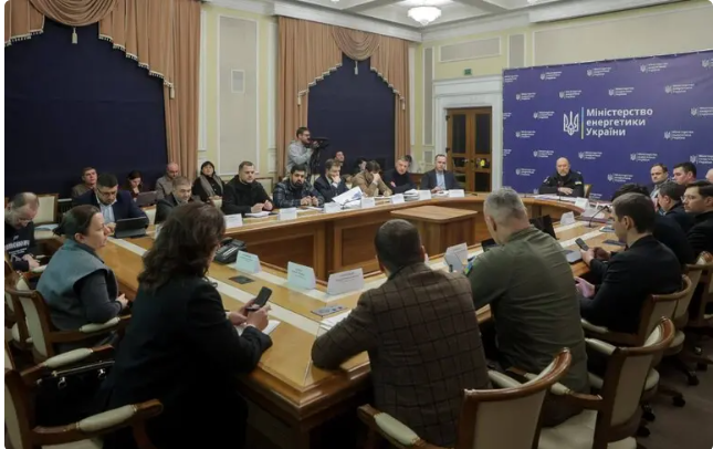 Складна ситуація в енергосистемі: Шмигаль попередив, що графіки відключень можуть погіршитися