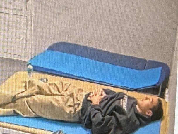 Нурлан Сабуров в&nbsp;зоні для депортації