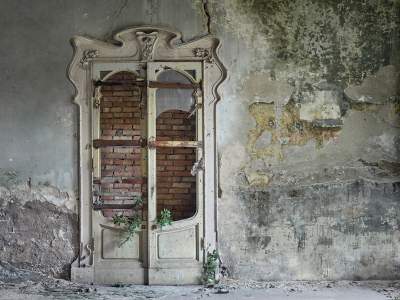 Заброшенные здания в объективе Ребекки Батори. Фото