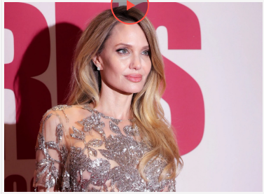 Анджеліна Джолі у розкішній прозорій сукні на прем’єрі фільму «Від кутюр» у Парижі (фото)