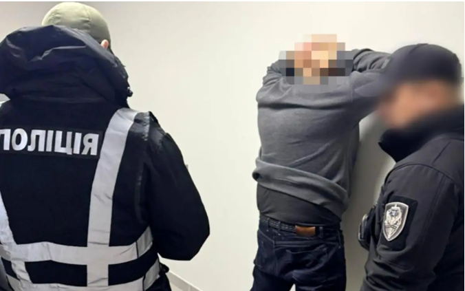 В Чорноморську затримали митника за підозрою у хабарництві