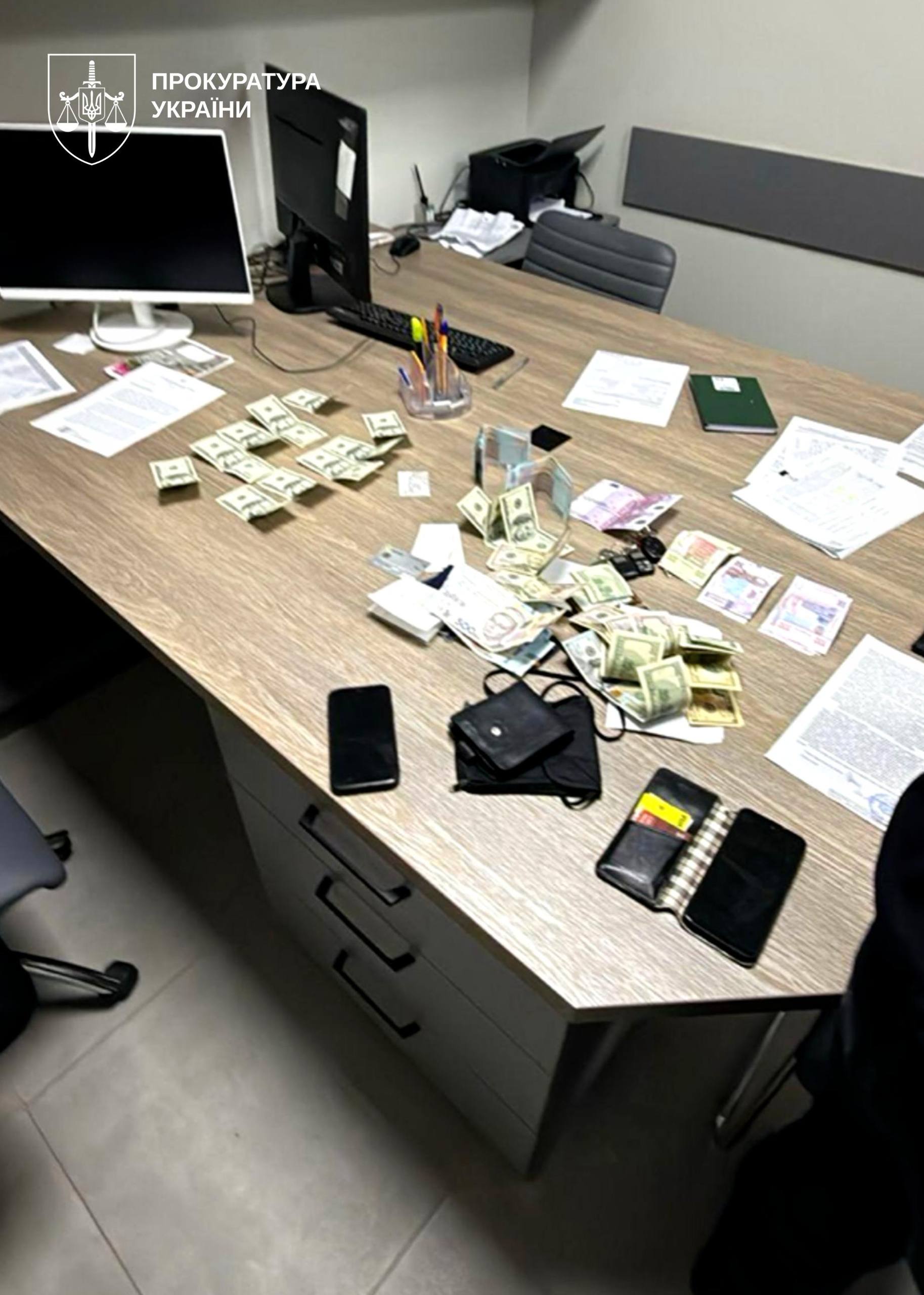 В Чорноморську затримали митника за підозрою у хабарництві