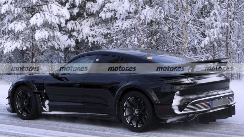 Найпотужніший Taycan проходить зимові тести (ФОТО)