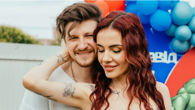 MamaRika з чоловіком привітали один одного з річницею весільним фото