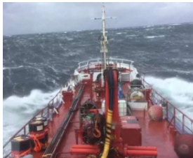 Американські військові перехопили танкер, який намагався обійти санкції США