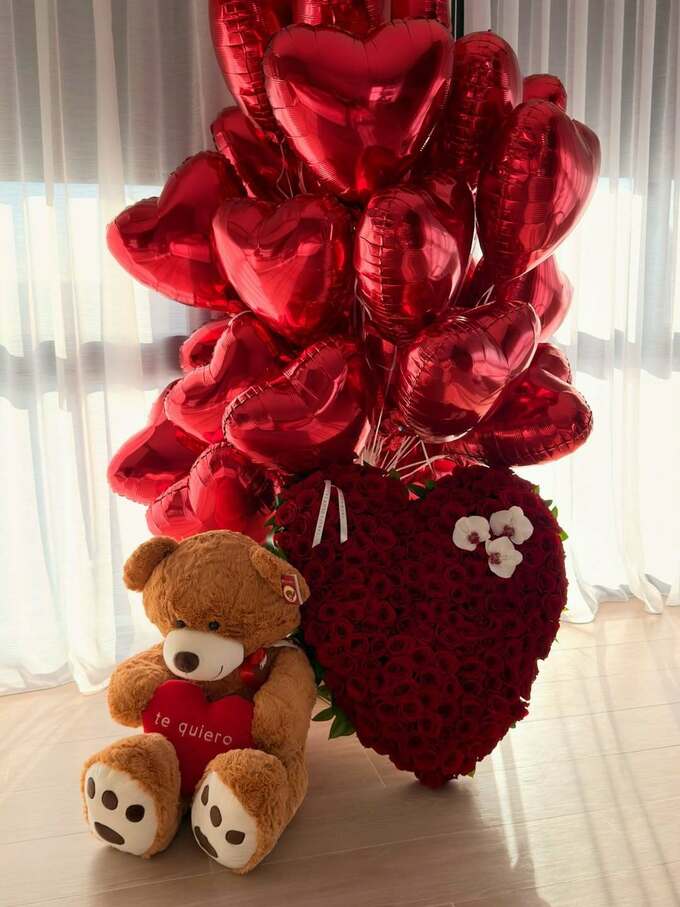  Лунін з дружиною нестандартно привітали один одного з Днем закоханих