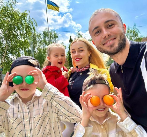 Олена Тополя з&nbsp;дітьми і&nbsp;Тарасом Тополею / &copy; instagram.com/tarastopolia