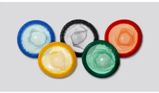 Скандал на Олімпіаді: останні презервативи продають за космічними цінами