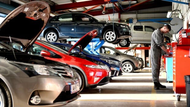 Авто «їсть» масло: чому це відбувається і що робити